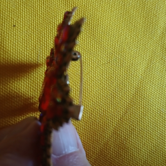 🌲Vibrant Poinsettia Brooch🌲 - Picture 7 of 11